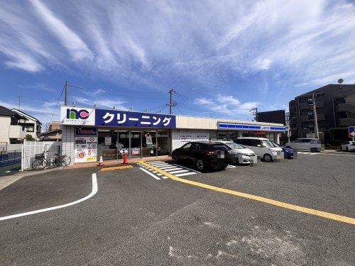 コンビニ　ローソン豊中上野東一丁目店（コンビニ）まで195m