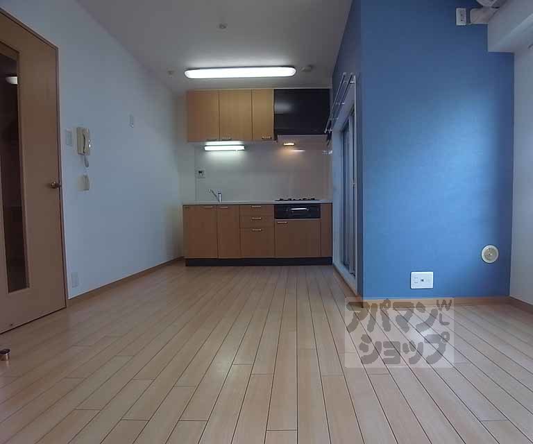 リエス西院の居間写真