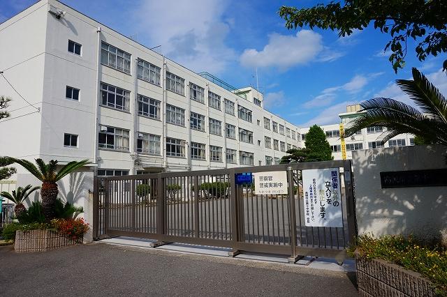 中学校　高槻市立第十中学校（中学校）まで617m