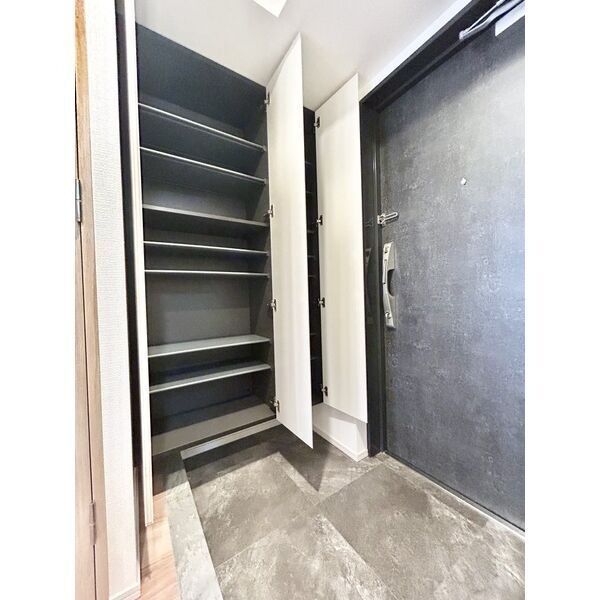 S-RESIDENCE千種belvia TOWERの玄関写真