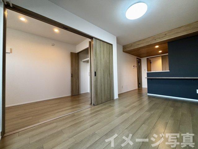 名鉄名古屋本線 国府宮駅 徒歩10分 3階建 新築の居間写真