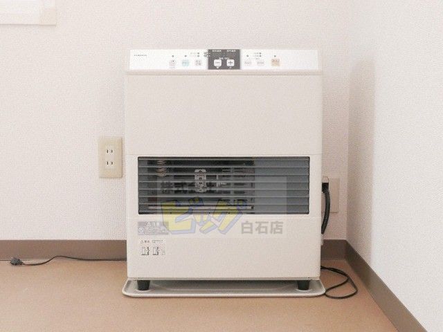 その他設備　冬は暖かく経済的な灯油ストーブがついています♪