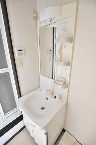 洗面設備　画像は別号室。ご参考にどうぞ