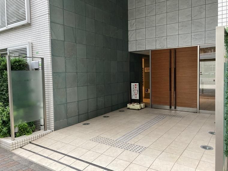都営新宿線 曙橋駅 徒歩5分 6階建 築23年の外観写真