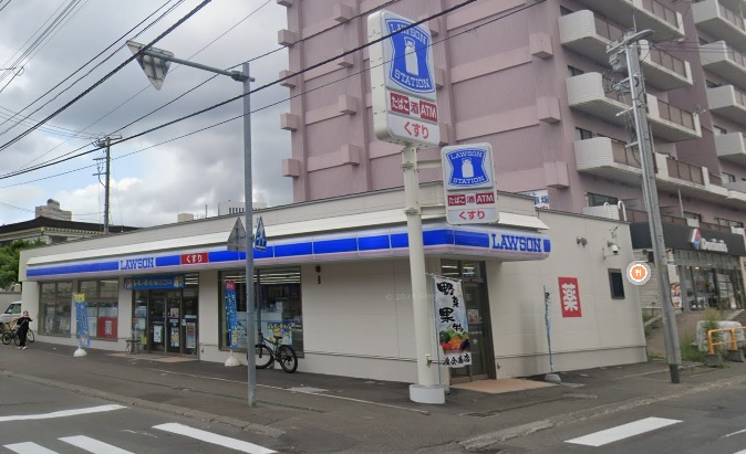 コンビニ　ローソン札幌南7条西八丁目店（コンビニ）まで222m
