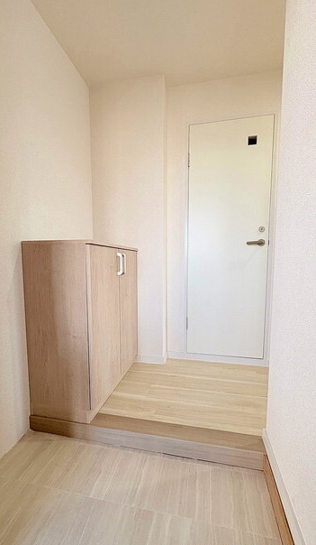 玄関　※写真は別号室のものですので現状優先とさせていただきます