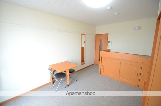 レオパレスフォーサイト 松山の居間写真