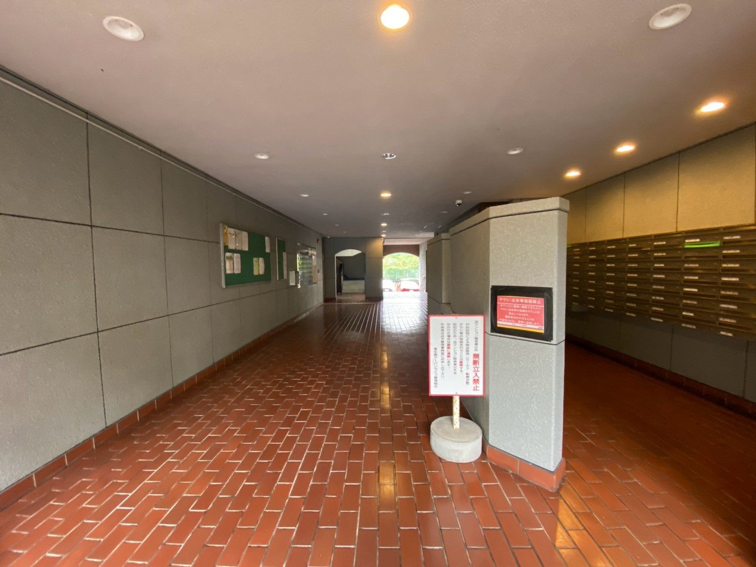 東生駒アーバンライフA棟の玄関写真