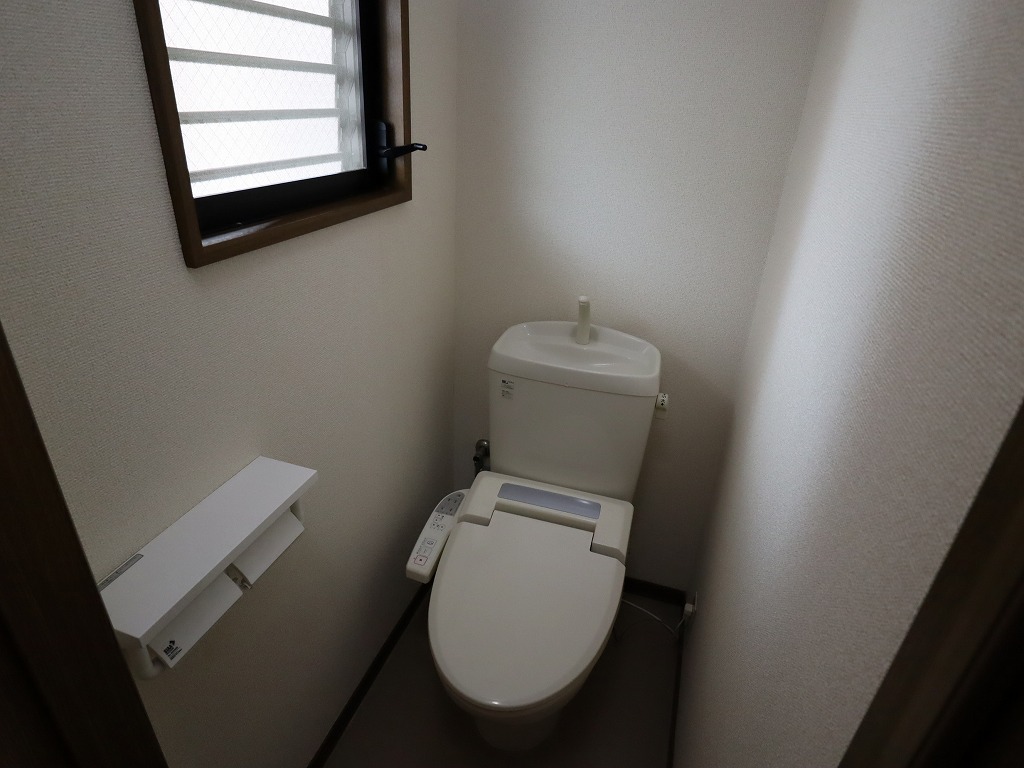 トイレ　嬉しいウォシュレット・換気窓付き