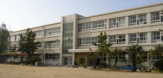 小学校　寝屋川市立啓明小学校（小学校）まで405m