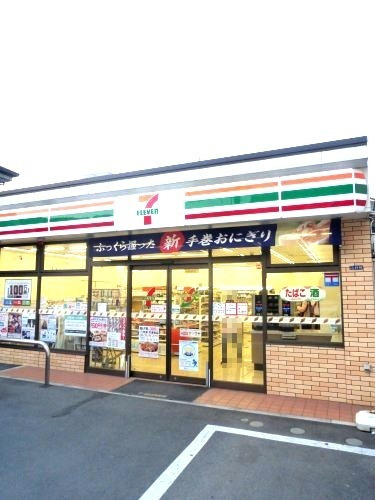 コンビニ　セブンイレブン（コンビニ）まで237m