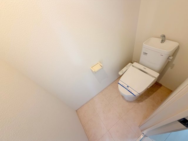 トイレ　綺麗なトイレにはウォシュレット標準装備です。