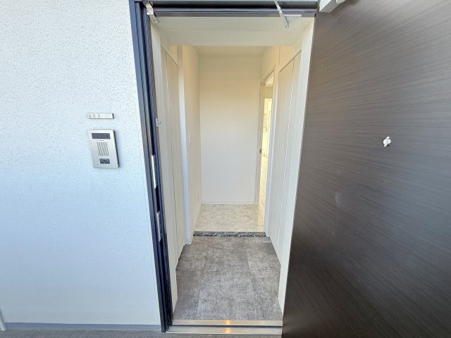 ふぁみーゆ新金岡の玄関写真