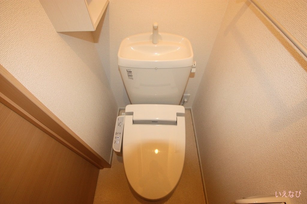ＪＲ山陽本線 福山駅 徒歩45分 2階建 築17年のトイレ写真