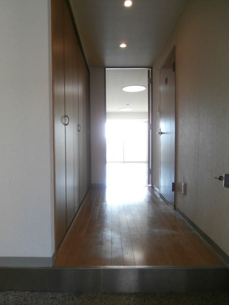 RISE COURT BWの玄関写真