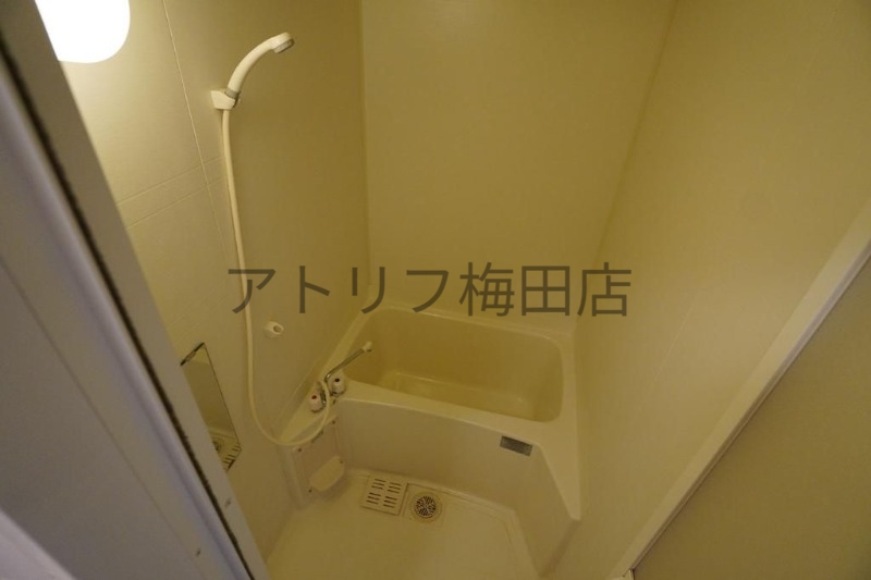 地下鉄中央線 阿波座駅 徒歩4分 8階建 築23年の風呂写真