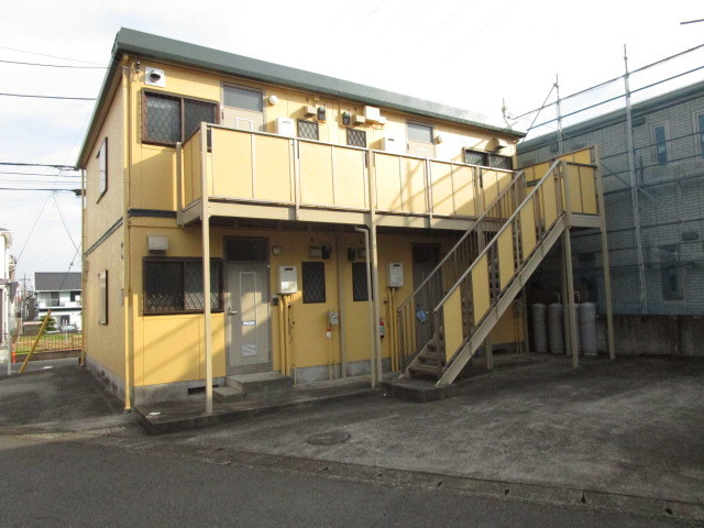 建物外観　宮崎台駅から歩いて6分の住宅街に佇みます