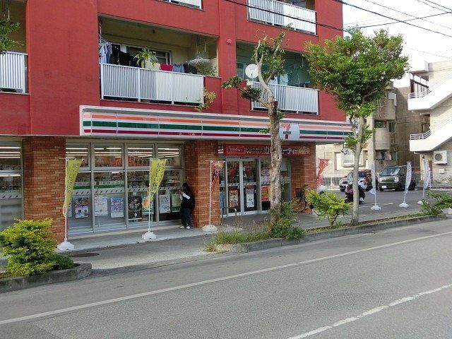 コンビニ　セブンイレブン与儀東店（コンビニ）まで210m