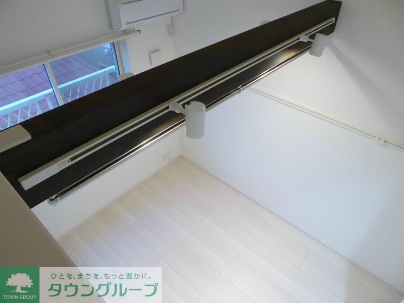 その他　梁（はり）一体型の照明がオシャレです！室内物干しにもなりま…