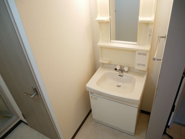 洗面設備　使いやすい洗面台です