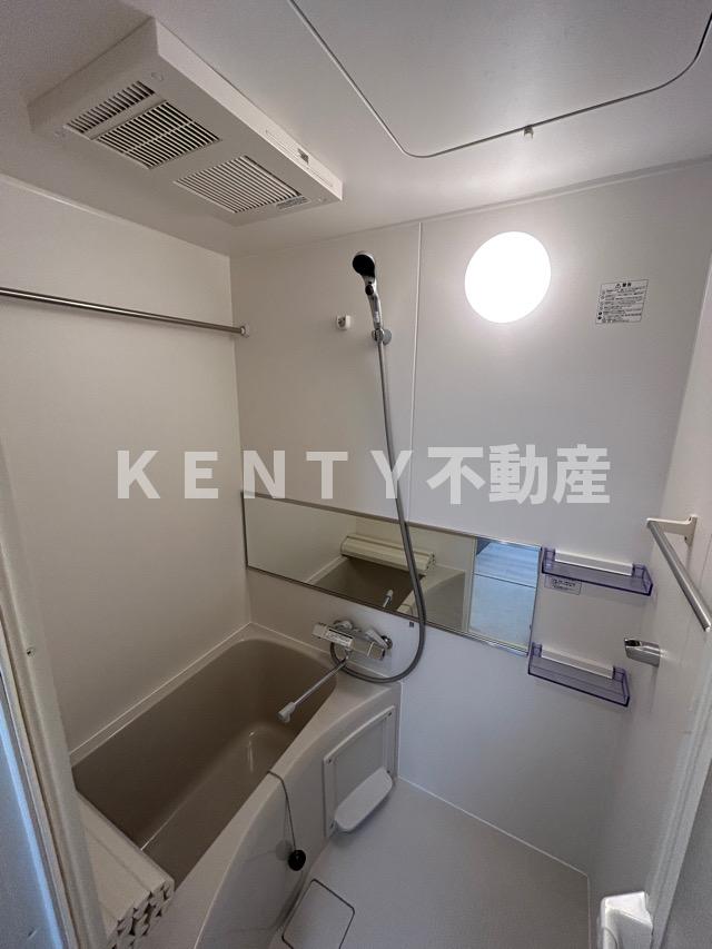バス・シャワールーム　コンパクトで使いやすいお風呂です