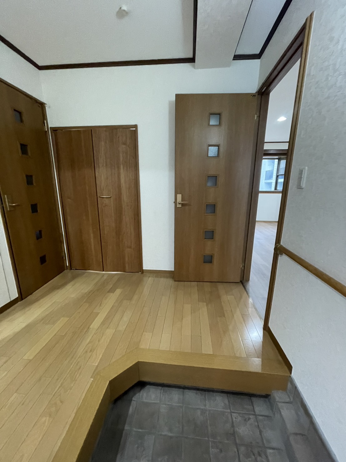 中島ビルIIの玄関写真