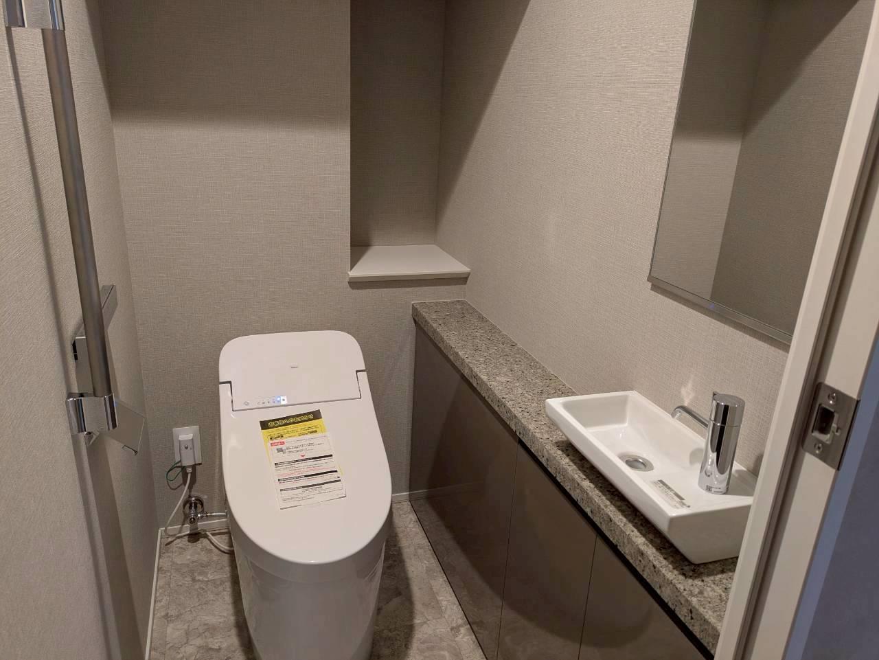 ドゥ・トゥール EASTのトイレ写真