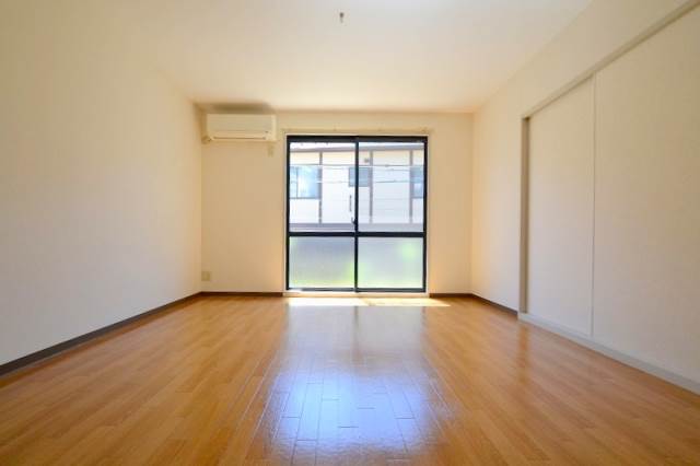 居室・リビング　広々８帖の洋室♪