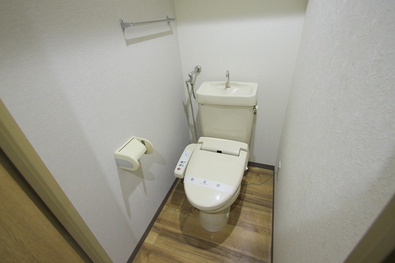トイレ　人気のウォシュレットが設置されています！！