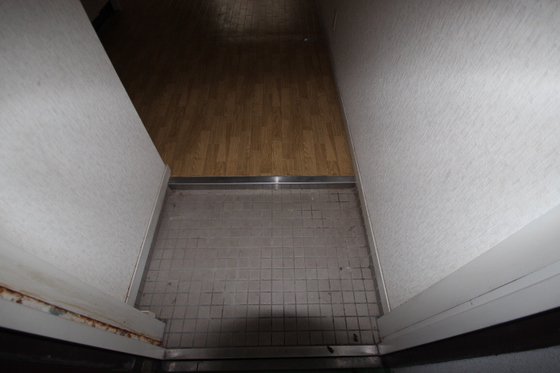 玄関　※別号室の写真です