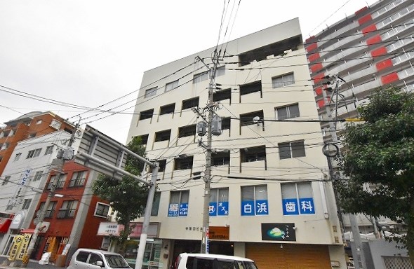 中津口小住ビルの建物外観