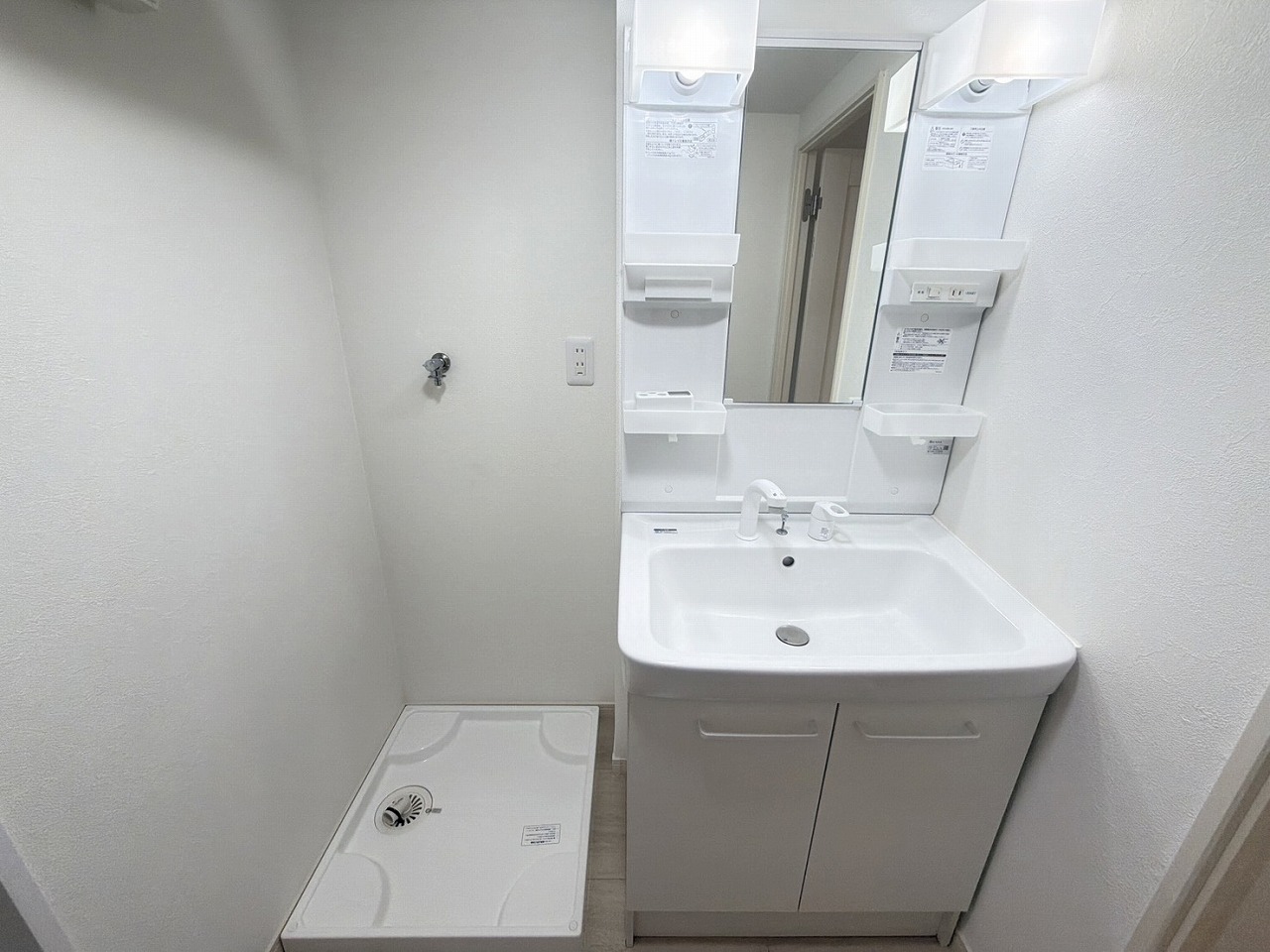 洗面設備　別部屋参考写真です