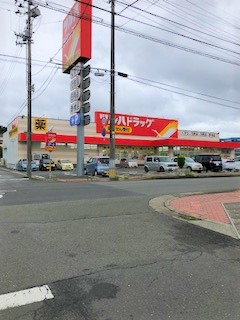 ドラックストア　調剤薬局クスリのツルハ気仙沼東新城店（ドラッグストア）まで218m