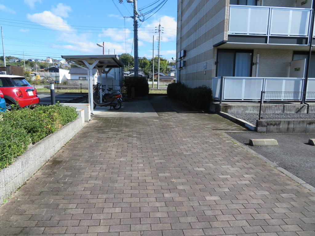 ＪＲ津山線 津山駅 バス乗車時間：20分 最寄りバス停で下車 徒歩4分 3階建 築21年の外観写真