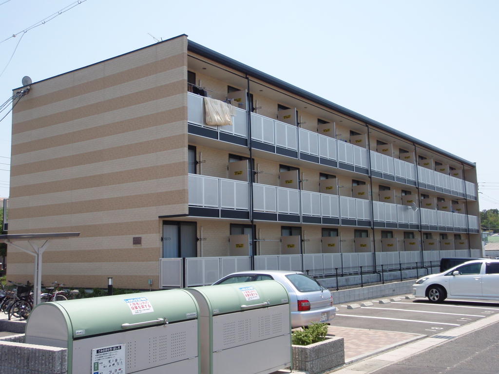 ＪＲ津山線 津山駅 バス乗車時間：20分 最寄りバス停で下車 徒歩4分 築21年