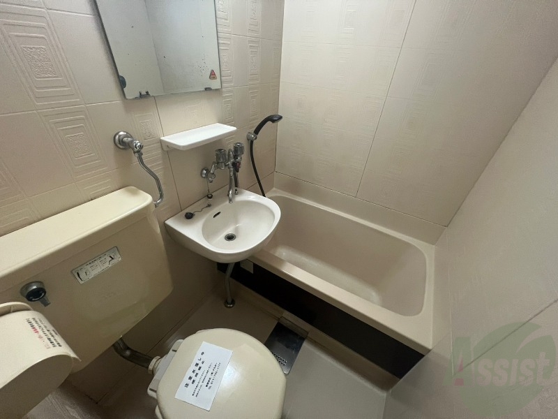 バス・シャワールーム　ユニットバスです。疲れを癒すのに欠かせませんね！