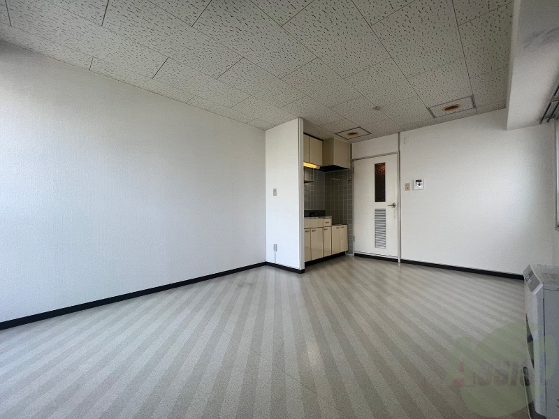 居室・リビング　日当たりが良くて心地よく過ごせそうなお部屋です。