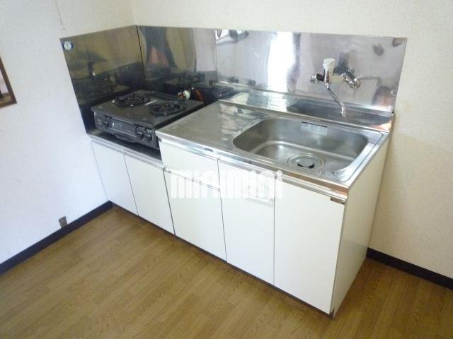 キッチン　まな板のおけるガスキッチン