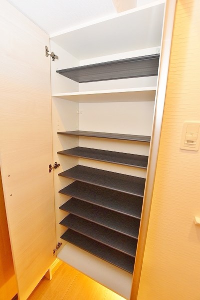エントランス　★トールタイプシューズBOXなので棚を外せばブーツも置けます