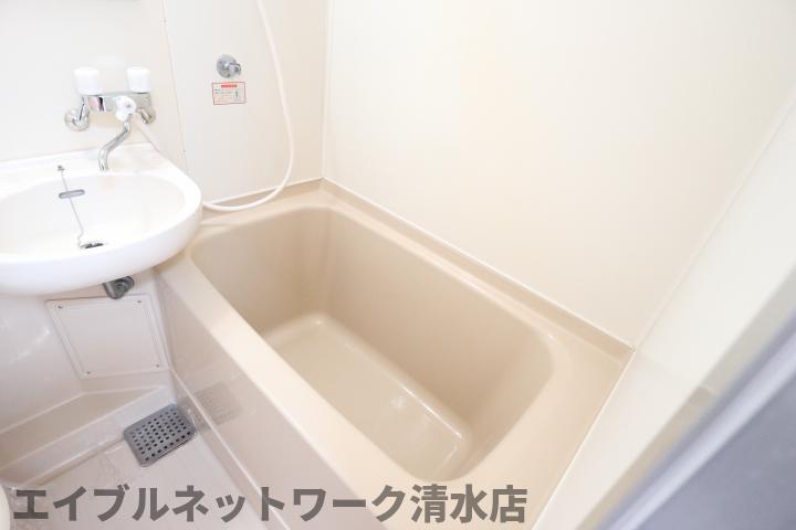 ＪＲ東海道本線 清水駅 バス乗車時間：23分 最寄りバス停で下車 徒歩13分 2階建 築41年の風呂写真