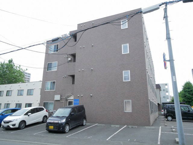 札幌市白石区東札幌一条のマンションの建物外観