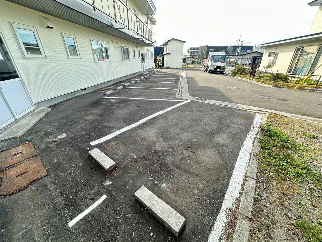 駐車場　駐車場