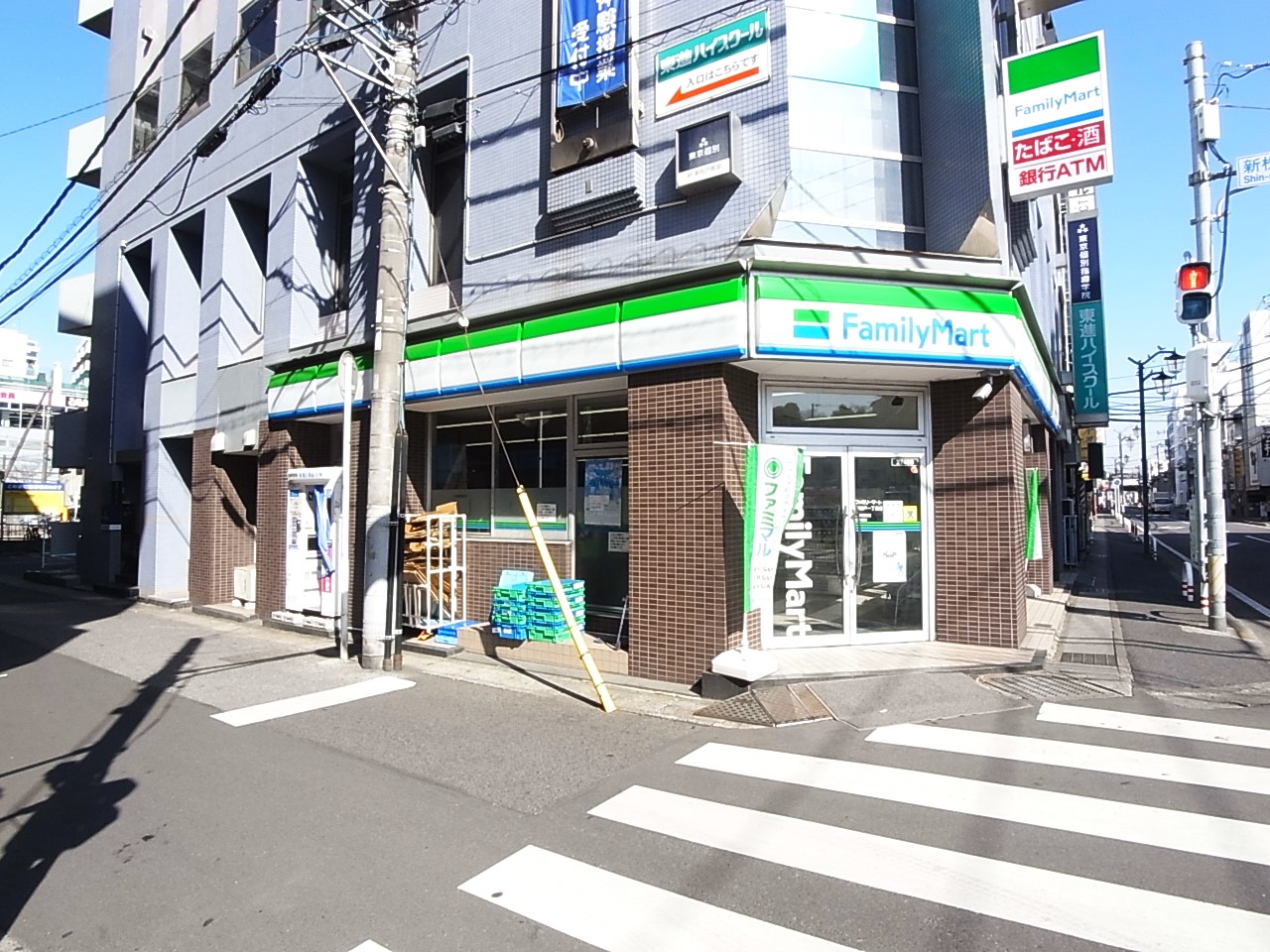 コンビニ　ファミリーマート新松戸一丁目店（コンビニ）まで49m