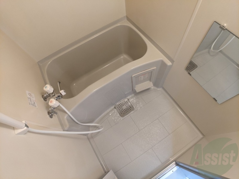 バス・シャワールーム　こちらはお風呂。一日の疲れをここで癒してください。