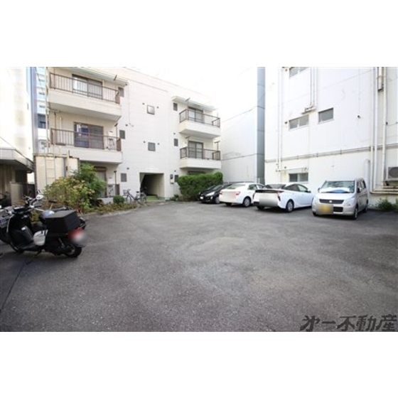 駐車場　駐車場