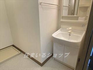 【広島市安佐北区上深川町のマンションの洗面設備】