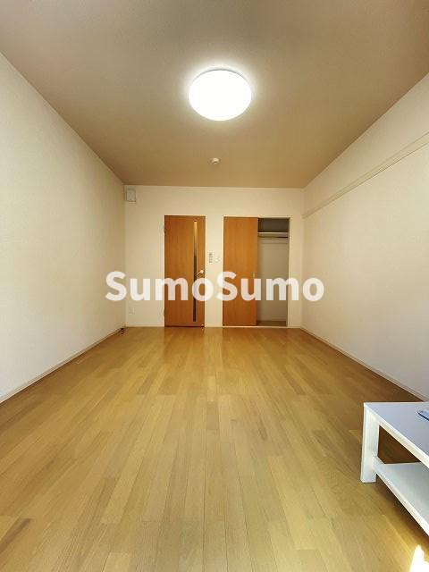 その他部屋・スペース　開放的な寝室です