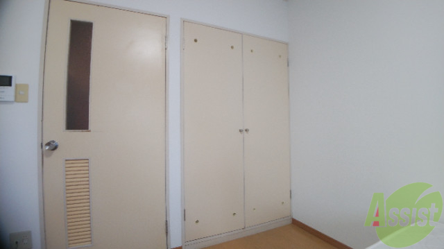 収納　大きな収納がありました。中が気になりますね。