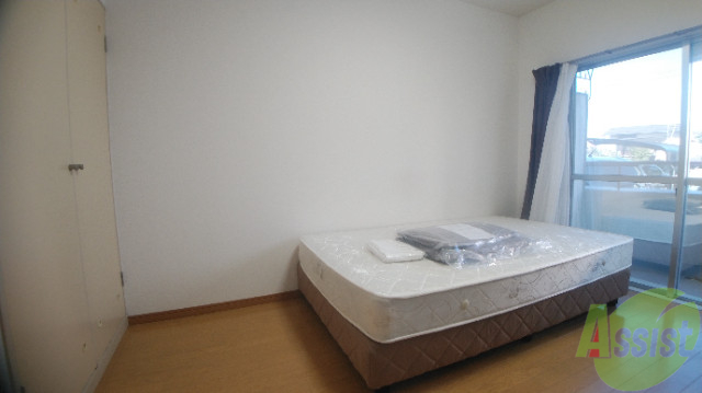 その他部屋・スペース　お部屋を別角度で撮りました。ベッドを置いても十分な広さ。