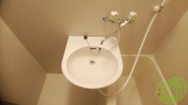 洗面設備　洗面台。朝の身支度はここでばっちり決めましょう。